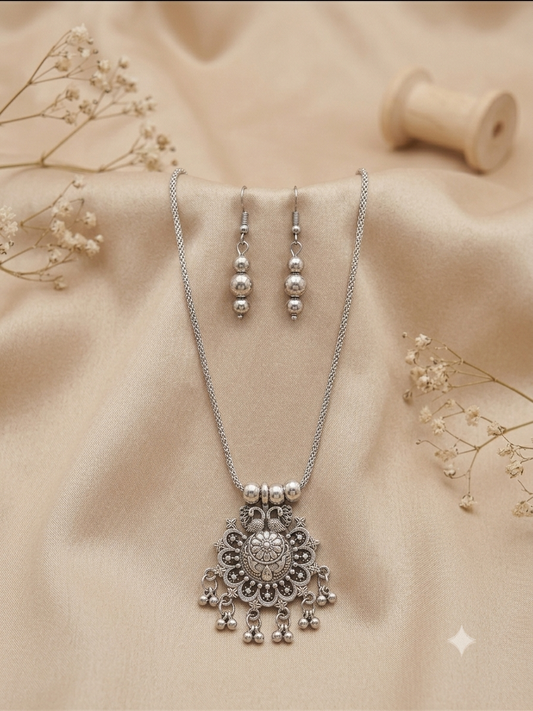 Oxidised Pendant Chain